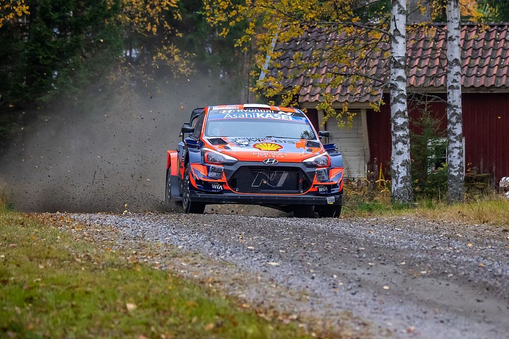 WRC, Rally Finlandia, PS13: Tanak si avvicina lento a Evans