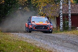 WRC, Rally Finlandia, PS13: Tanak si avvicina lento a Evans