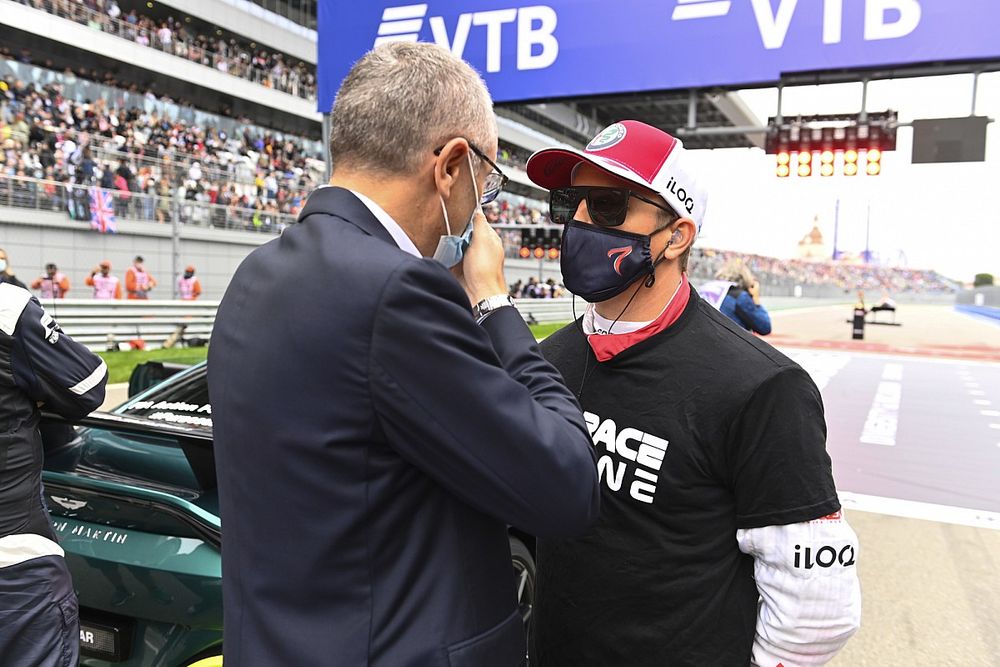 Stefano Domenicali, CEO, Formula 1, with Kimi Raikkonen, Alfa Romeo Racing, on the grid