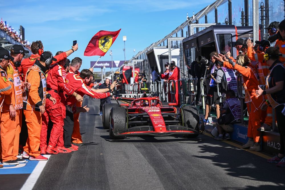 Ganador Carlos Sainz, Ferrari SF-24, en Parc Ferme