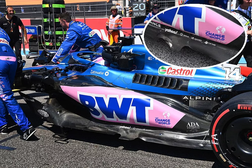 Alpine A522 Floor comparison