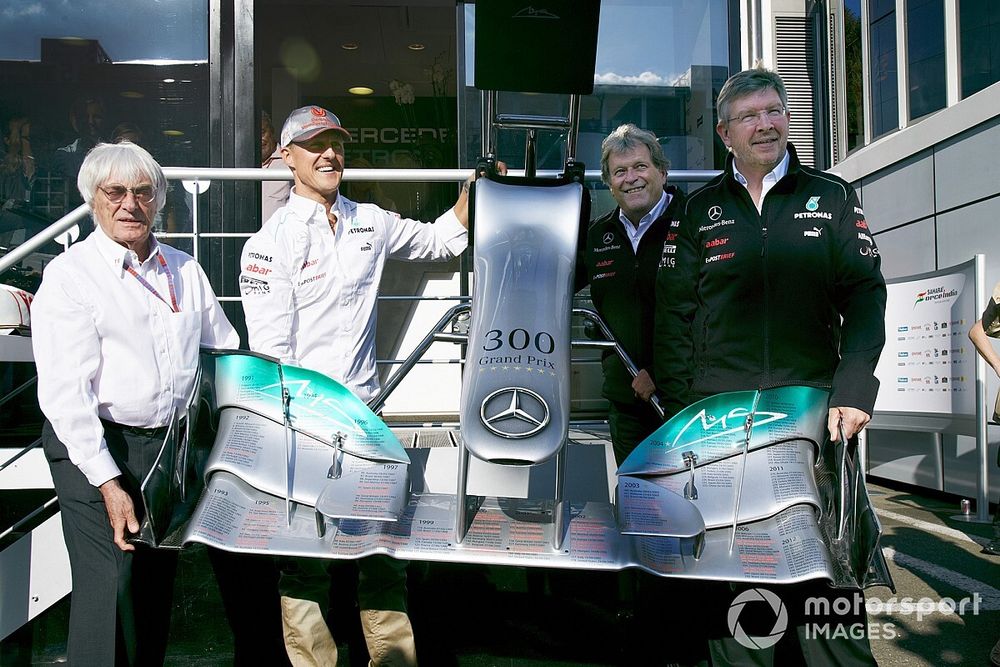 Michael Schumacher, Mercedes AMG'nin 300. startı ve Bernie Ecclestone, CEO, FOM, Norbert Haug, Vice President, Mercedes-Benz High Performance Engines and Ross Brawn, Team Principal, Mercedes AMG F1