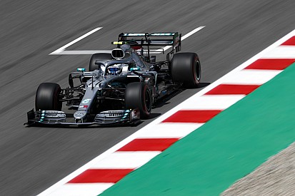 A Barcellona domina la Mercedes: pole di Bottas, deludono le Ferrari