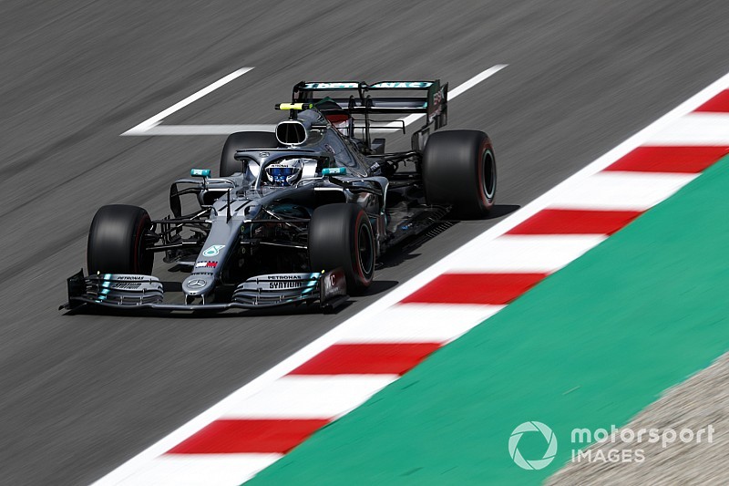A Barcellona domina la Mercedes: pole di Bottas, deludono le Ferrari