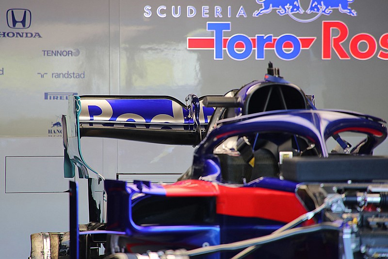 Toro Rosso: paratia svergolata dell'ala posteriore a cucchiaio