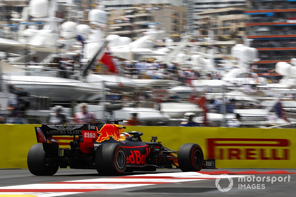 Bottas i Verstappen obwiniają zimne opony