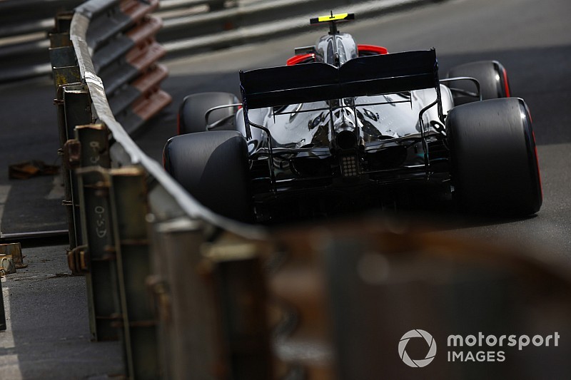 Így driftelt Bottas az F1-es Mercedesszel Monacóban