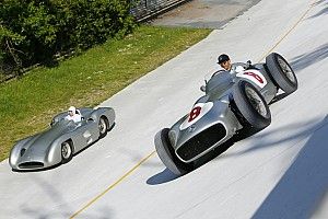 Хэмилтон против Мосса на раритетных Mercedes: у нас есть 48 фотографий из Монцы
