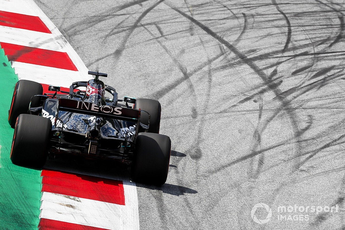 Red Bull pide revisar la no sanción a Hamilton en Austria