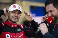 Dominacja Dennisa na inaugurację