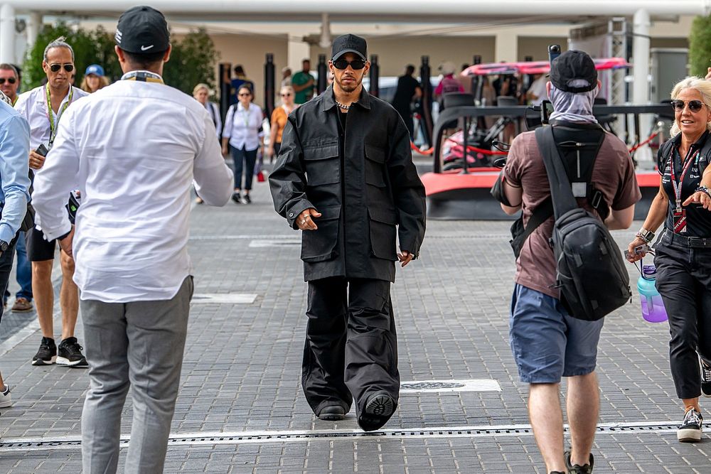 Lewis Hamilton megmutatta, nem csak versenyautóval tud repeszteni