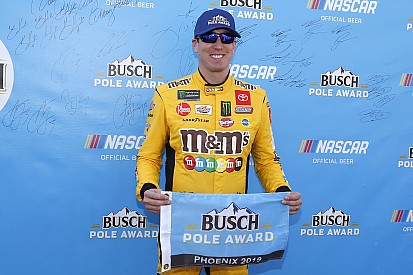 Kyle Busch logra la pole en Phoenix
