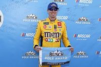 Kyle Busch logra la pole en Phoenix