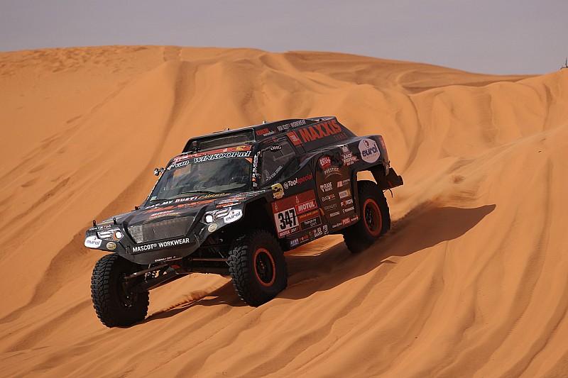 Coronels ondanks kapotte rollbar aan finish negende Dakar-rit