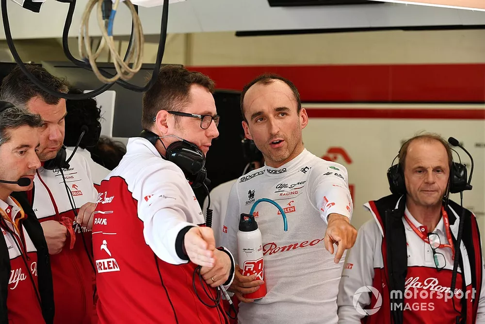 Robert Kubica, Alfa Romeo, talks to team members, including Josef Leberer