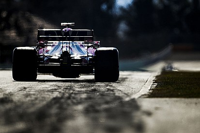 A Racing Point 500 emberrel dolgozhat, és tagadják, hogy egy Mercedes-másolatuk lenne