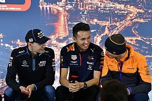 Albon: "Verstappen araçtan çok memnun"