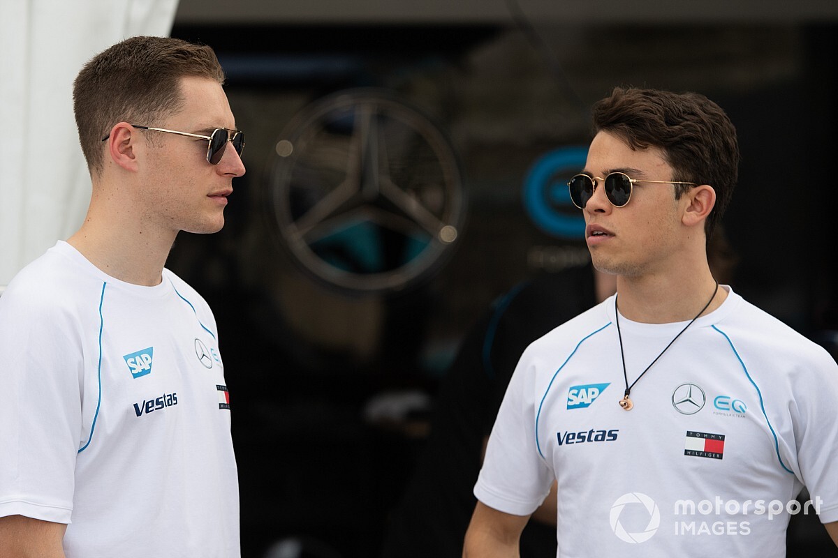 McLaren будет использовать запасных пилотов Mercedes