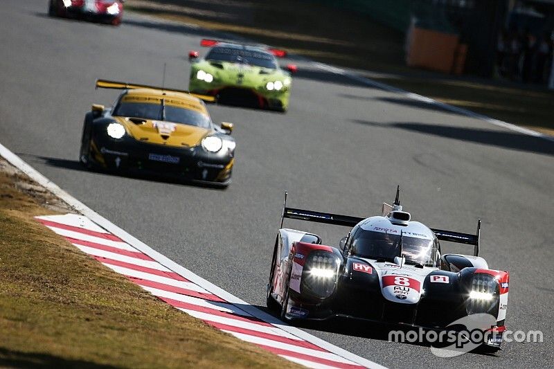 Les Toyota peinent à doubler LMP2 et GT, "aucune chance" selon Buemi
