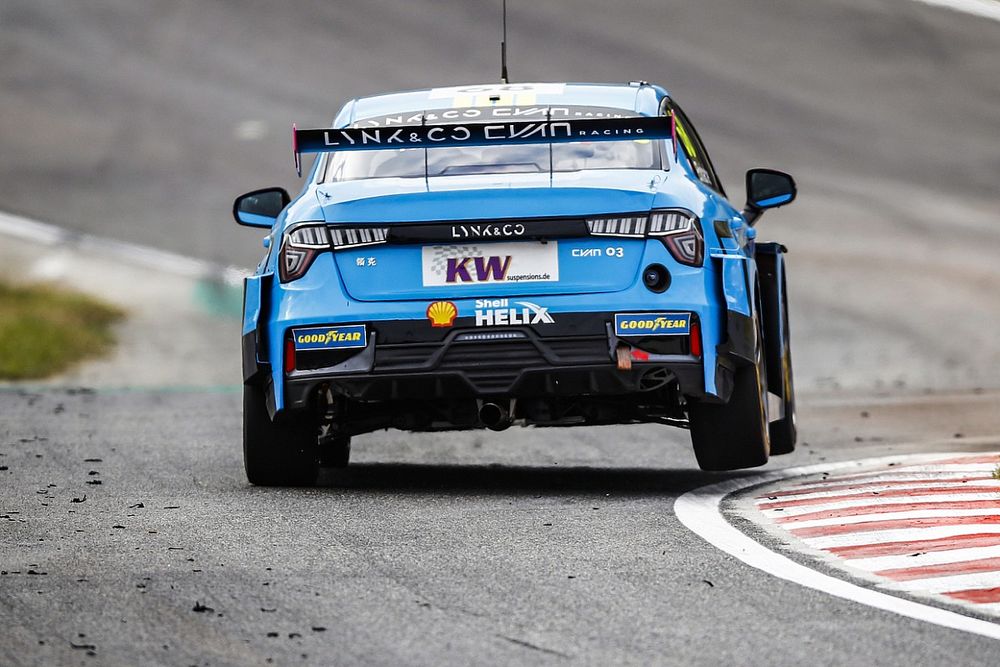 Пилоты Lynk & Co выиграли обе гонки на этапе WTCR в Италии