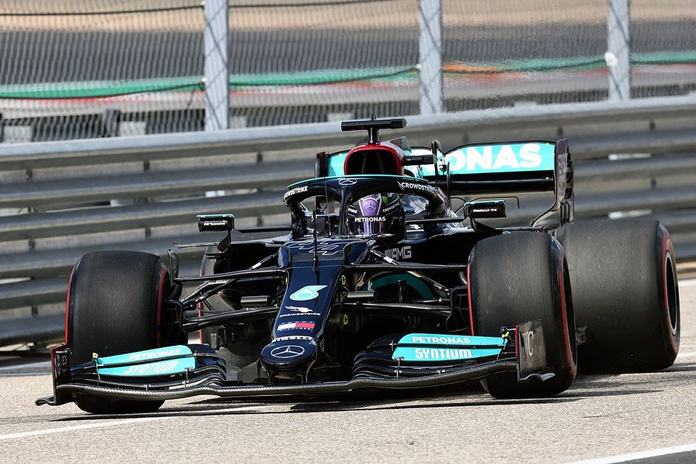 Hamilton: "Umarım 1. virajı döner ve iyi bir yarış çıkarırız"