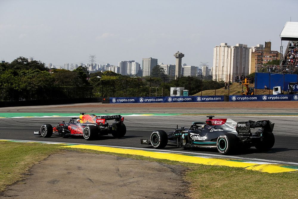 Max Verstappen, Red Bull Racing RB16B, battles with Lewis Hamilton, Mercedes W12