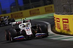 Saudi Arabian GP red-flagged twice after early crashes