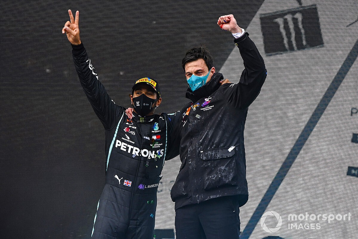 Wolff: Hamilton vertelde in vliegtuig dat hij langer in F1 blijft