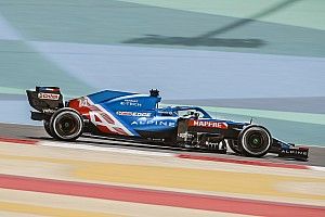 Vídeo y fotos: Alonso se estrena con el Alpine A521 de F1