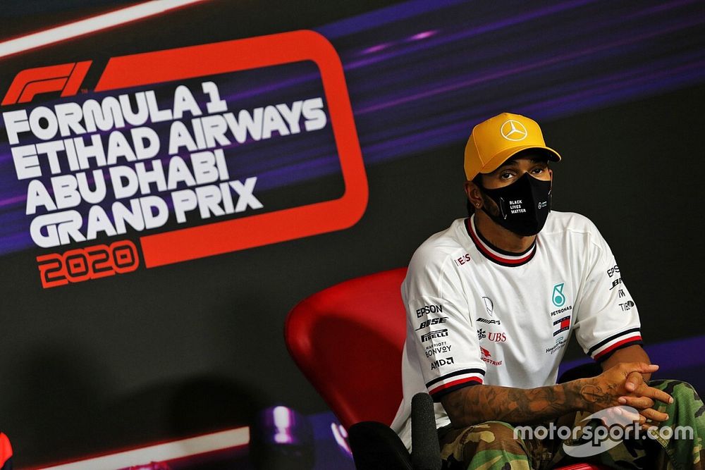 Mercedes no dará tres años a Hamilton