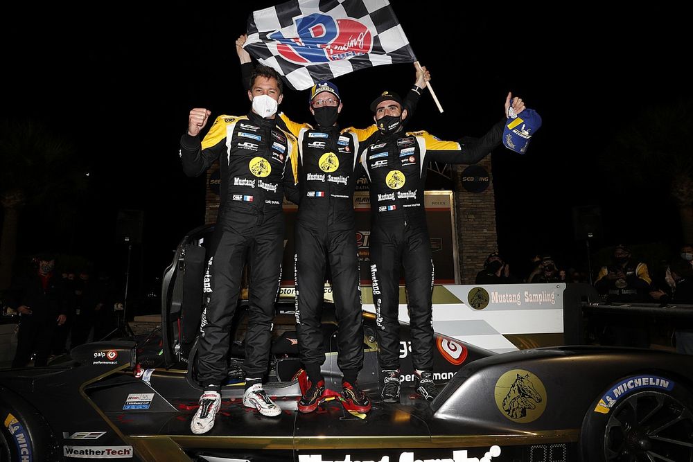 #5 JDC/Miller MotorSports Cadillac DPi: Tristan Vautier, Sebastien Bourdais, Loic Duval celebran la victoria en Sebring.