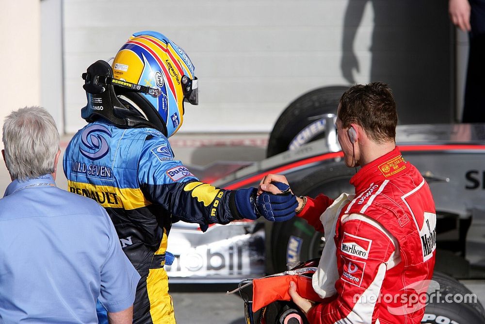 Fernando Alonso, Renault y Michael Schumacher, Ferrari en parc fermè