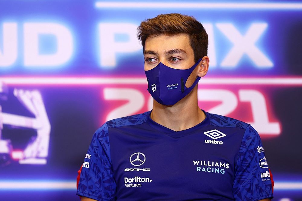 Vettel kritizálta, Russell megvédte az FIA-t