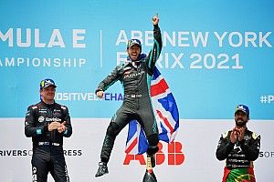 Championnat - Bird prend son envol, Mercedes coule