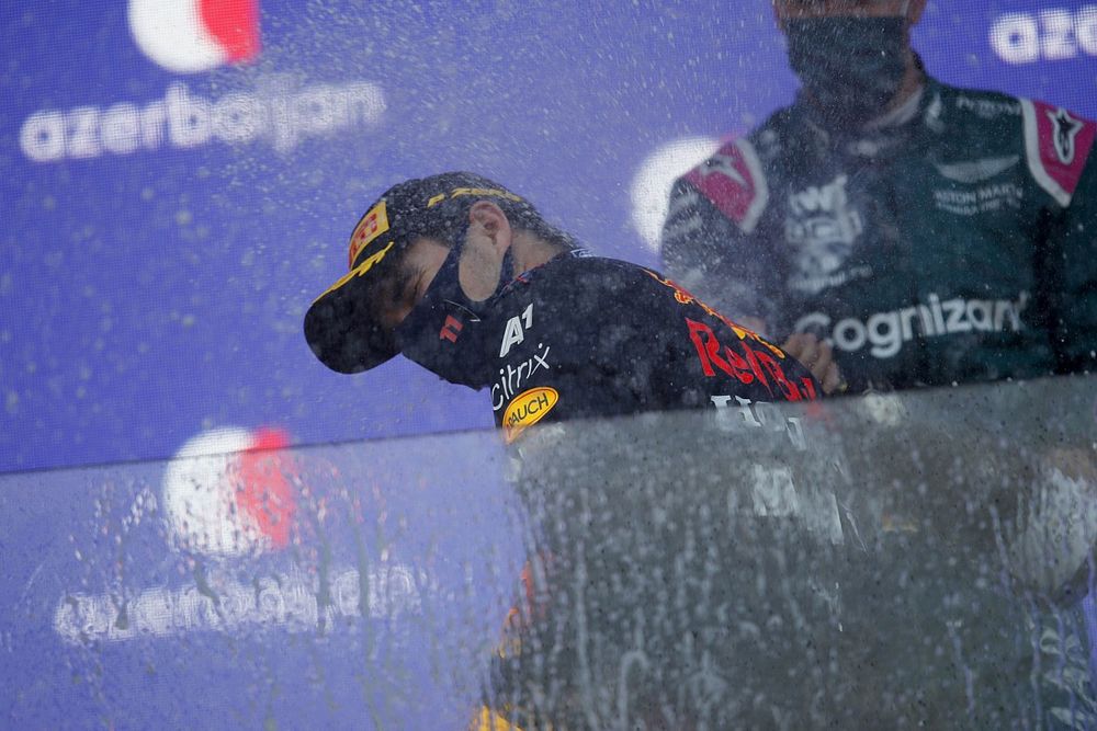 Sergio Perez, Red Bull Racing , 1e positie, op het podium