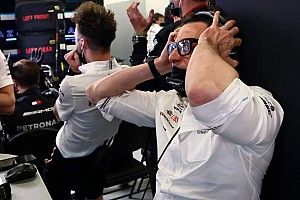 Wolff: Mercedes form ‘unacceptable’ in F1 title fight
