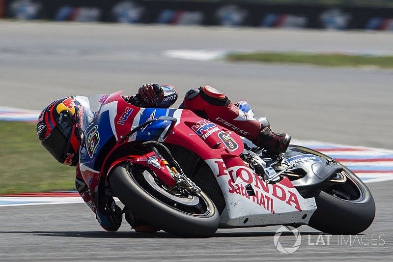 Smith hits out at “reckless” Bradl after Brno pile-up