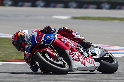 Smith hits out at “reckless” Bradl after Brno pile-up