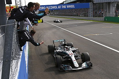 Hamilton verslaat Raikkonen voor zege in Italië, Verstappen vijfde na tijdstraf