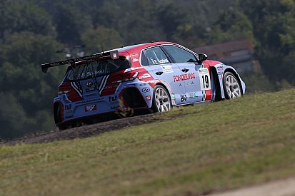 Vallelunga, Libere 1: Scalvini detta il passo con la Hyundai