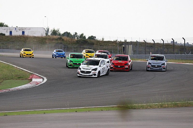 Opel OPC Cup'ta sezon İstanbul Park'ta başladı