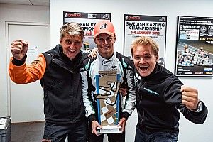 Nico Rosberg celebra el título mundial de karts de su equipo