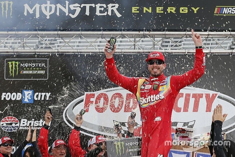 Kyle Busch rebounds from early wreck to win at Bristol