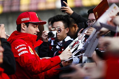 Leclerc: "Con Vettel lotto in pista, ma collaboro quando scendiamo dalla Rossa"