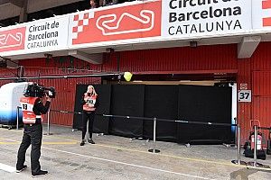 Felújított garázsok és környezetbarát világítás várja az F1-es csapatokat Barcelonában