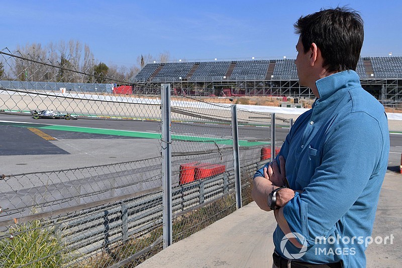Вольф объяснил поражения Ferrari в сезоне-2019