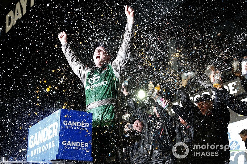 Austin Hill scores first Truck win in chaotic Daytona opener