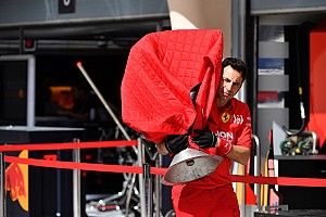 Hamilton és Vettel autójában is váltót cseréltek