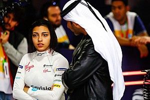 GALERIA: Pilotos femininas testam carros da Fórmula E em Ad Diriyah