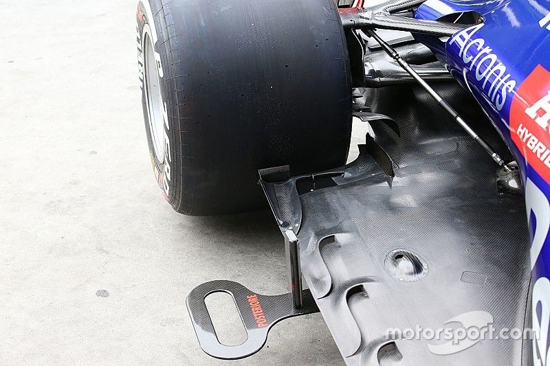 Scuderia Toro Rosso STR13 floor detail